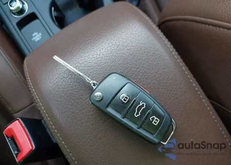 2018 Audi Q3 2.0T Premium/2.0T Sport Premium из США, поврежденный, VIN WA1JCCFS8JR014631